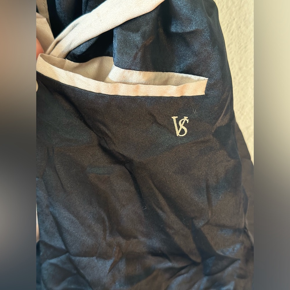 VS Satin Robe - Picture 2 of 2